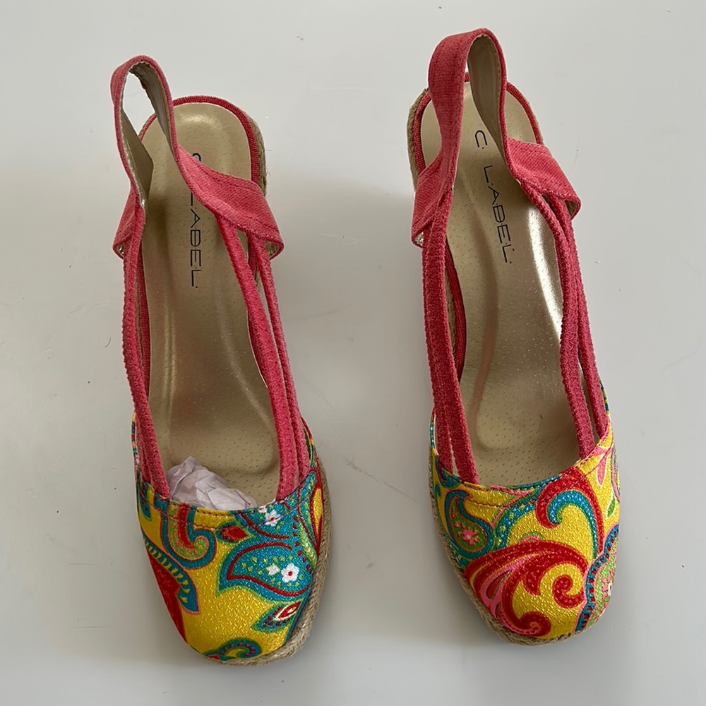 WEEDGE  SHOE SANDALS SIZE 9 New  HOT PINK PAISLEY